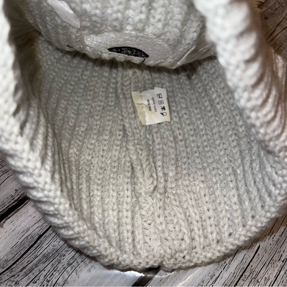 Pom Blushing Bear Hat - Picture 4 of 7